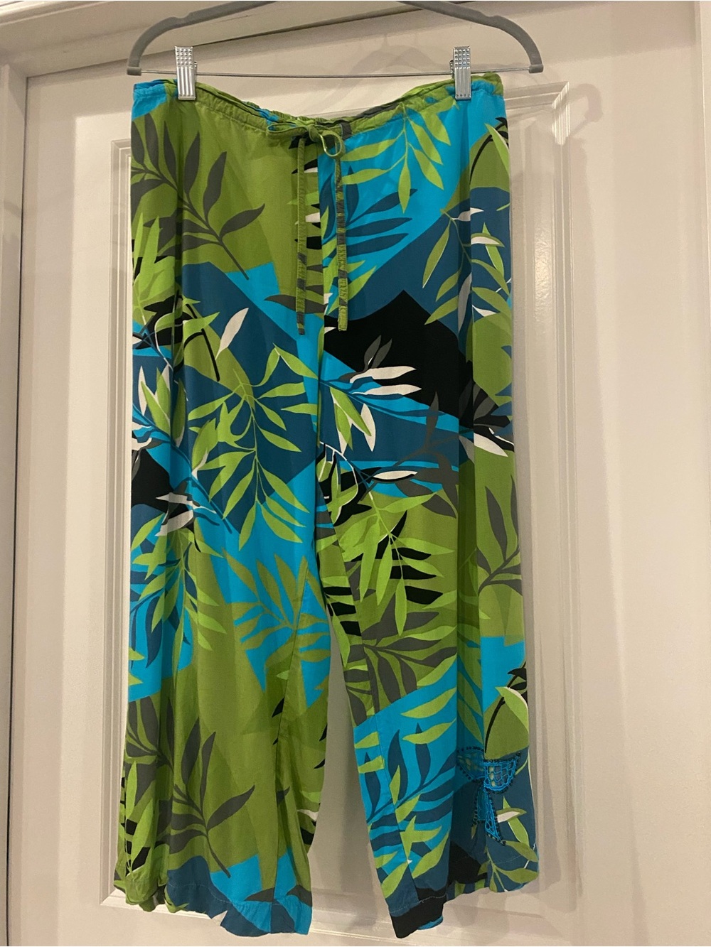 Tropical Leaf Print Wide-Leg Capris - Green & Blue